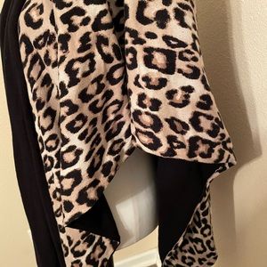 Cape layer piece leopard print